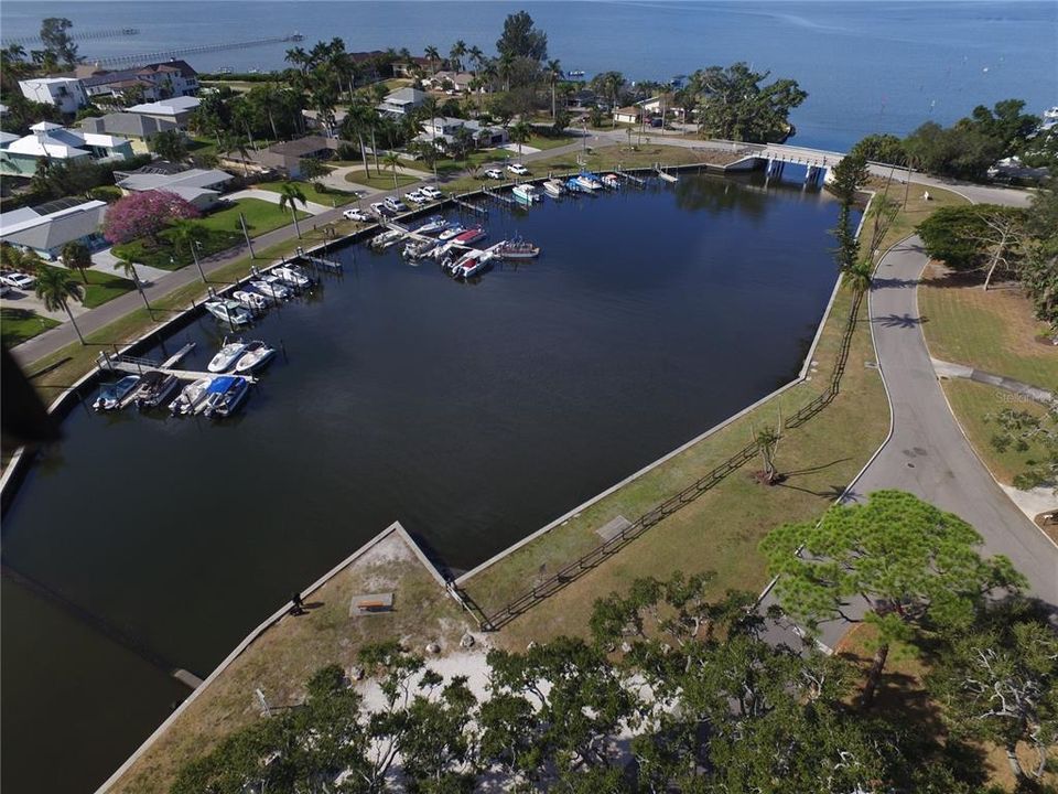 Под контрактом: $450,000 (4 спален, 2 ванн, 1525 Квадратных фут)