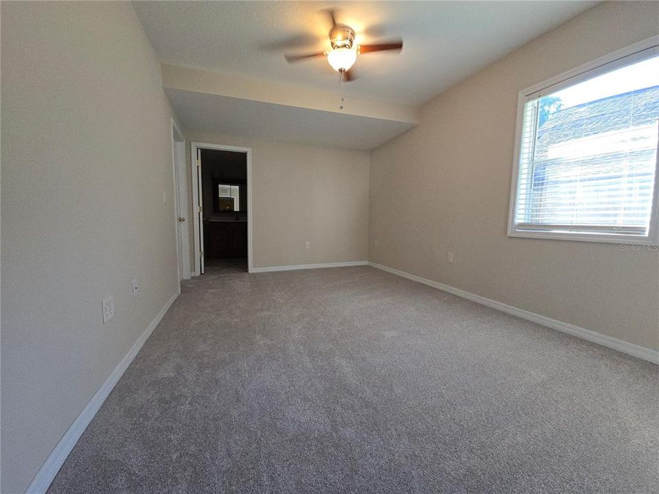 Под контрактом: $450,000 (4 спален, 2 ванн, 1525 Квадратных фут)