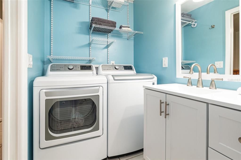 合同活跃: $225,000 (2 贝兹, 2 浴室, 875 平方英尺)