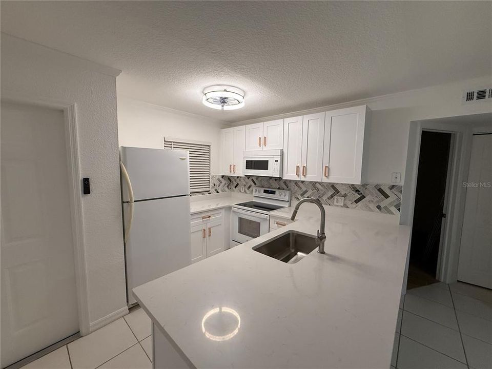 For Rent: $1,550 (2 beds, 2 baths, 860 Square Feet)