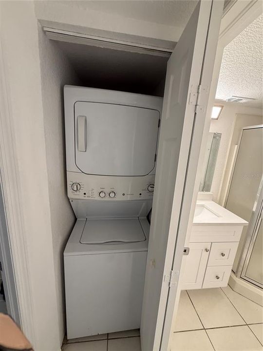 For Rent: $1,550 (2 beds, 2 baths, 860 Square Feet)