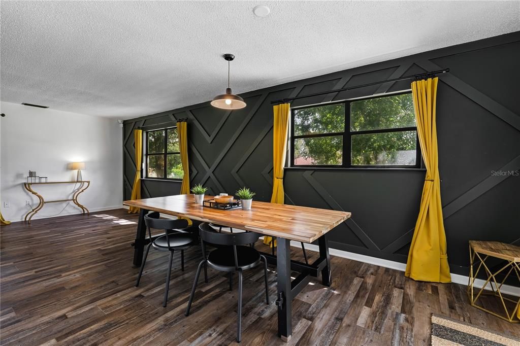 合同活跃: $420,000 (2 贝兹, 2 浴室, 1352 平方英尺)