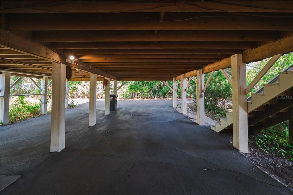 合同活跃: $420,000 (2 贝兹, 2 浴室, 1352 平方英尺)