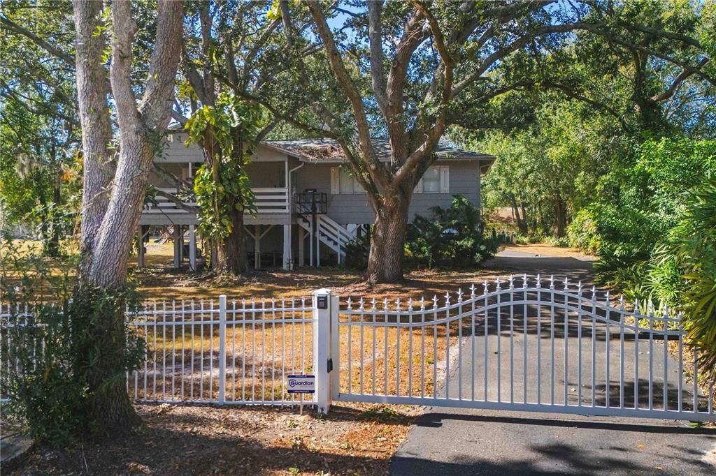 合同活跃: $420,000 (2 贝兹, 2 浴室, 1352 平方英尺)