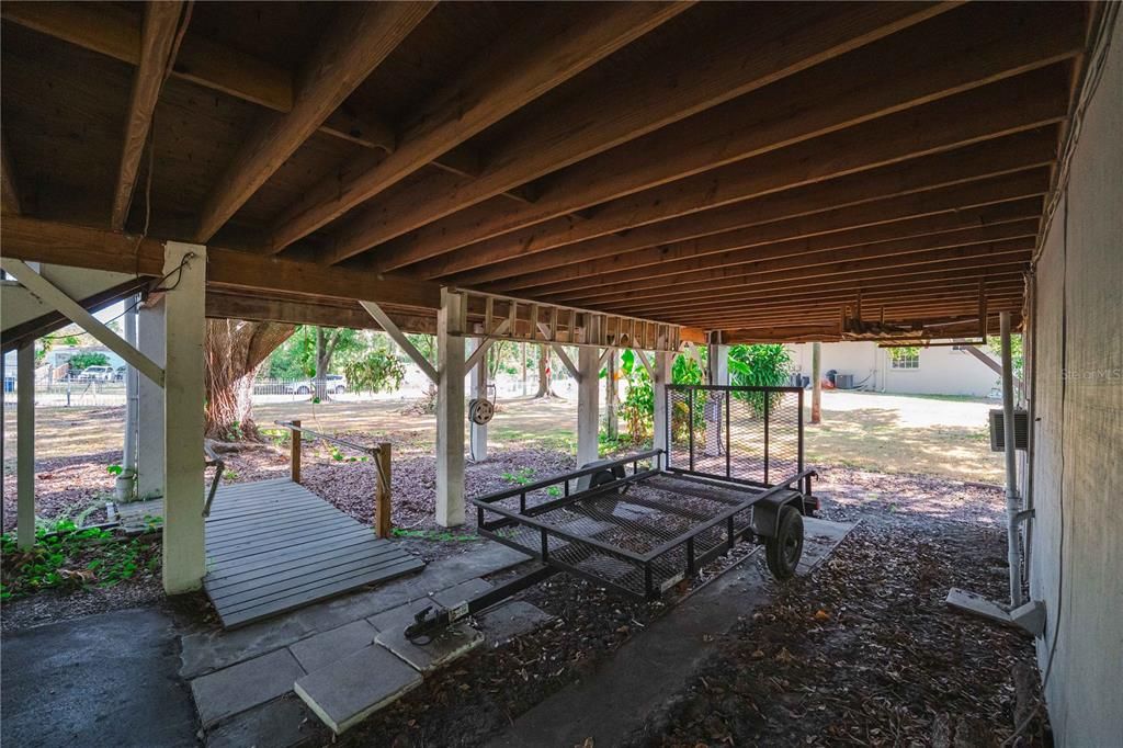 合同活跃: $420,000 (2 贝兹, 2 浴室, 1352 平方英尺)