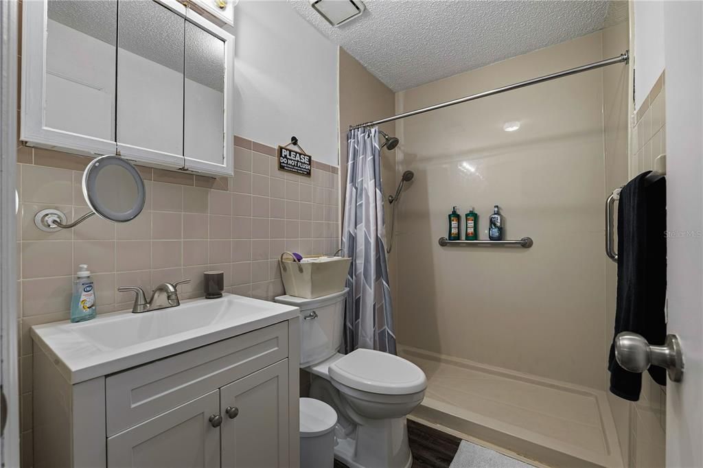 合同活跃: $420,000 (2 贝兹, 2 浴室, 1352 平方英尺)