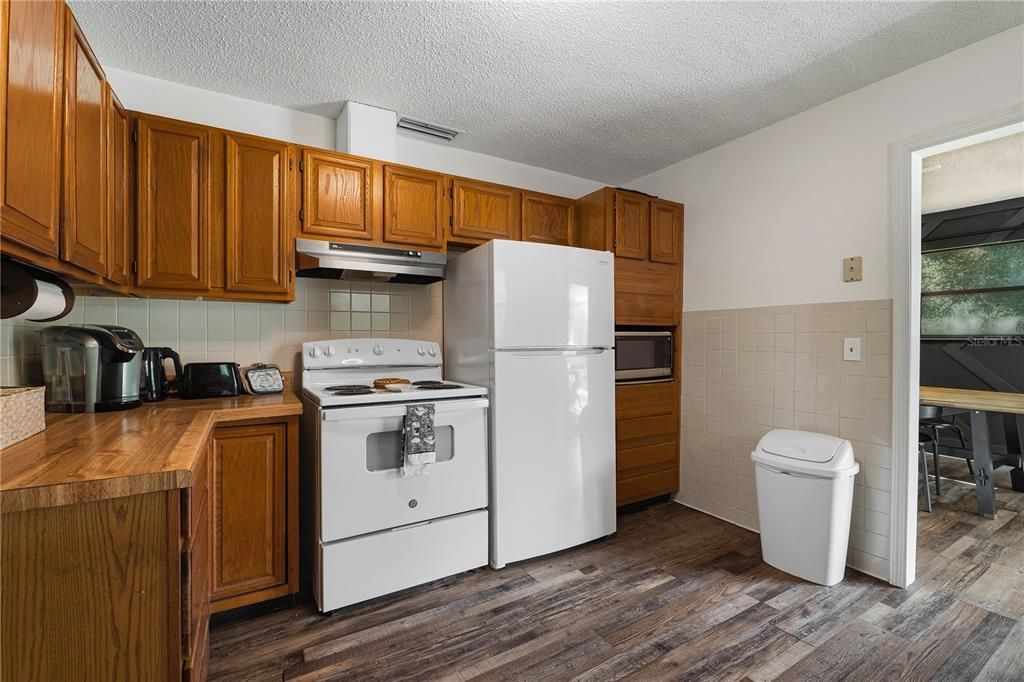 合同活跃: $420,000 (2 贝兹, 2 浴室, 1352 平方英尺)