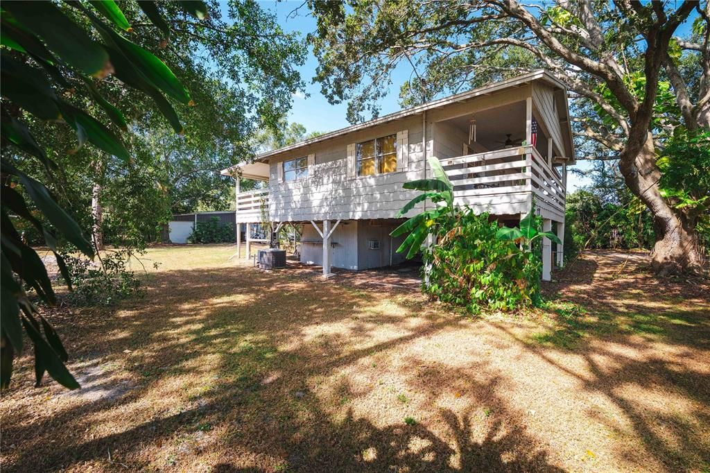 合同活跃: $420,000 (2 贝兹, 2 浴室, 1352 平方英尺)