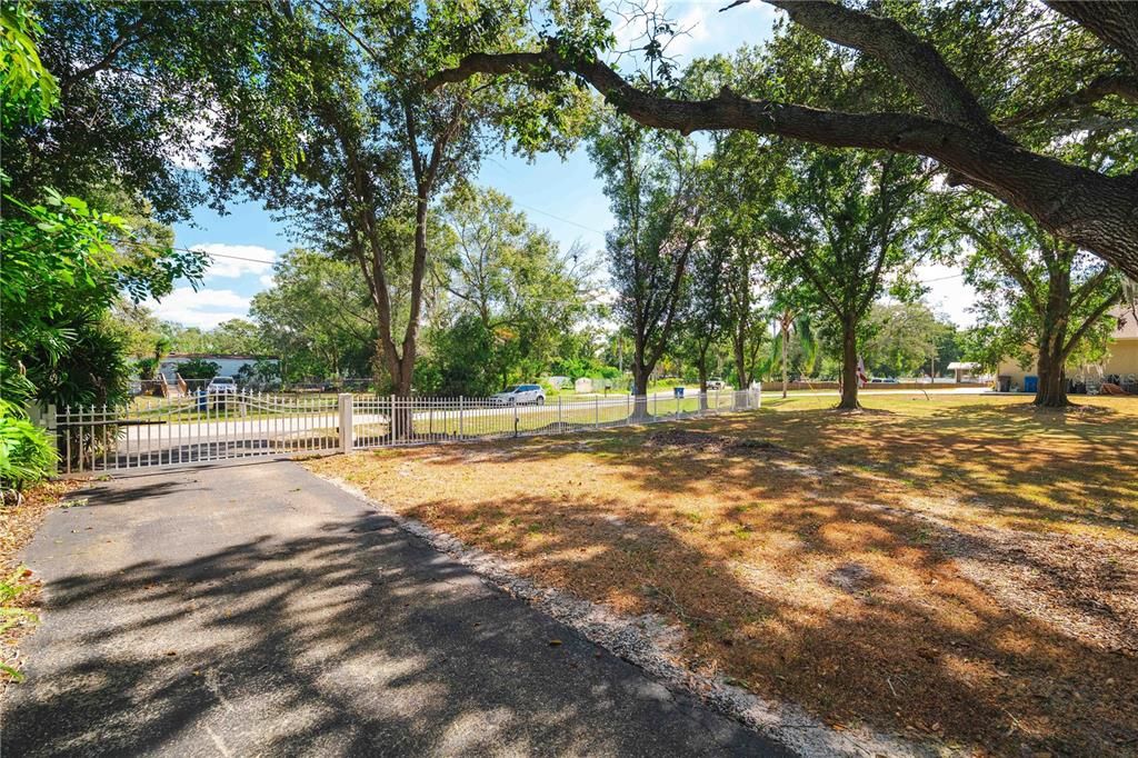 合同活跃: $420,000 (2 贝兹, 2 浴室, 1352 平方英尺)