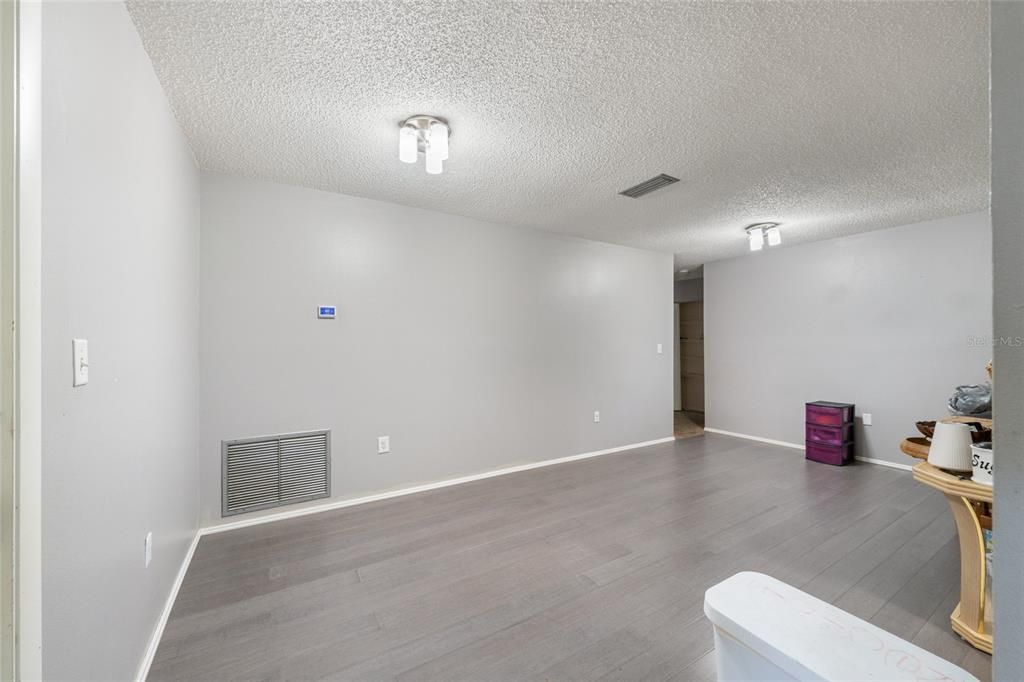 En Venta: $249,999 (3 camas, 2 baños, 1927 Pies cuadrados)