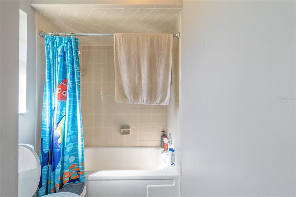 En Venta: $249,999 (3 camas, 2 baños, 1927 Pies cuadrados)