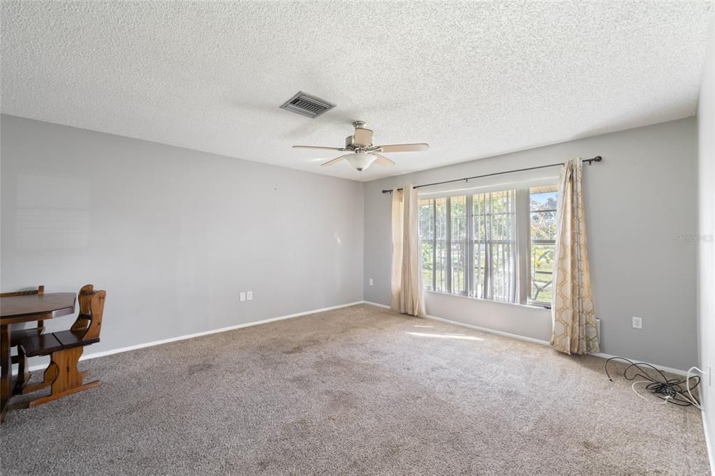 En Venta: $249,999 (3 camas, 2 baños, 1927 Pies cuadrados)