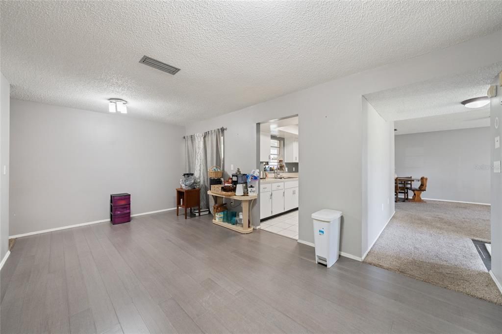 En Venta: $249,999 (3 camas, 2 baños, 1927 Pies cuadrados)