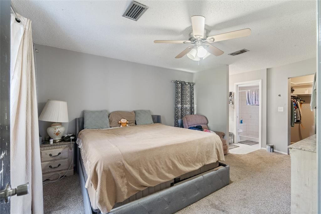 En Venta: $249,999 (3 camas, 2 baños, 1927 Pies cuadrados)