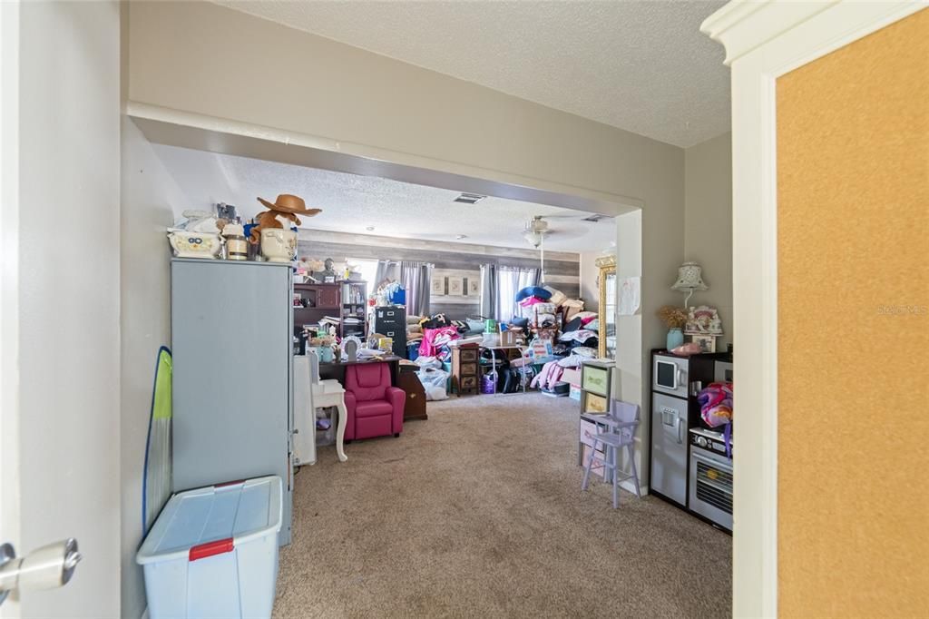 En Venta: $249,999 (3 camas, 2 baños, 1927 Pies cuadrados)