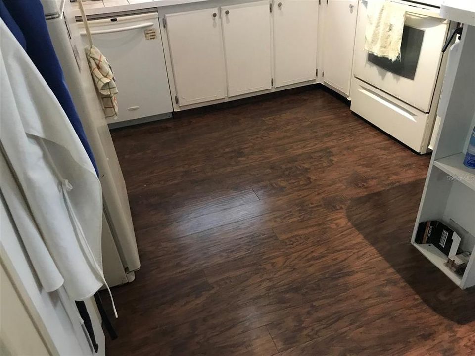 待售: $175,000 (2 贝兹, 2 浴室, 1299 平方英尺)