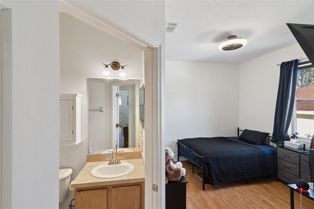 На продажу: $449,000 (4 спален, 3 ванн, 2057 Квадратных фут)