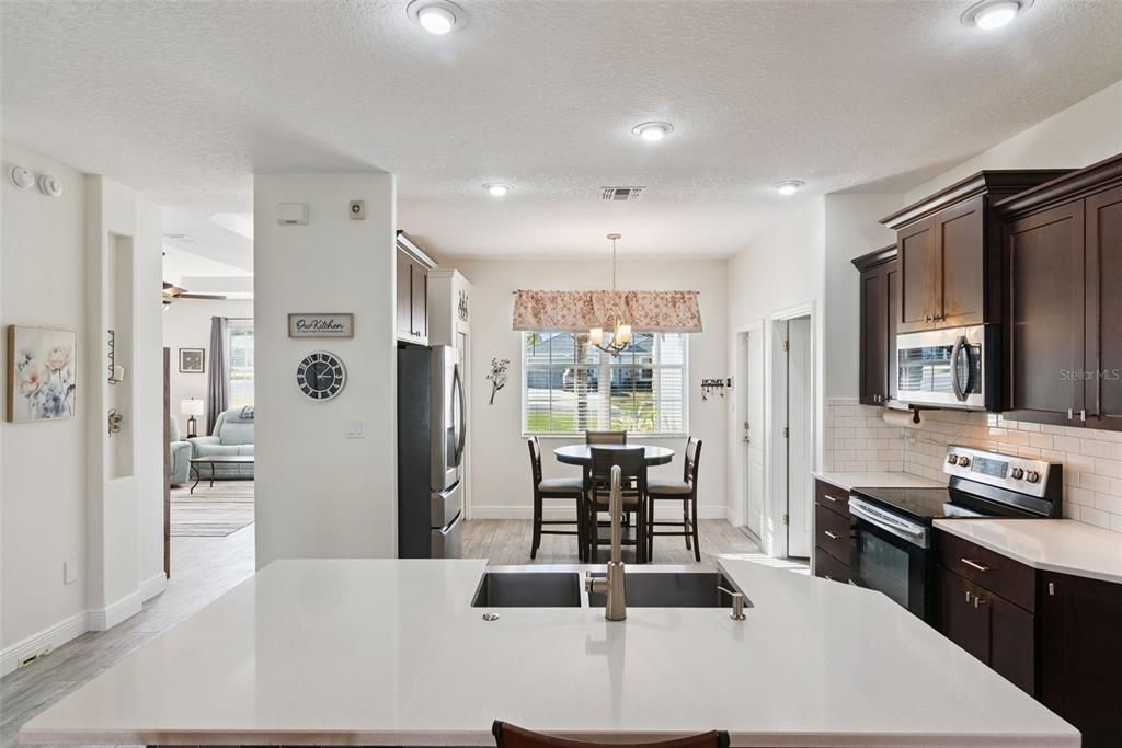 На продажу: $449,000 (4 спален, 3 ванн, 2057 Квадратных фут)