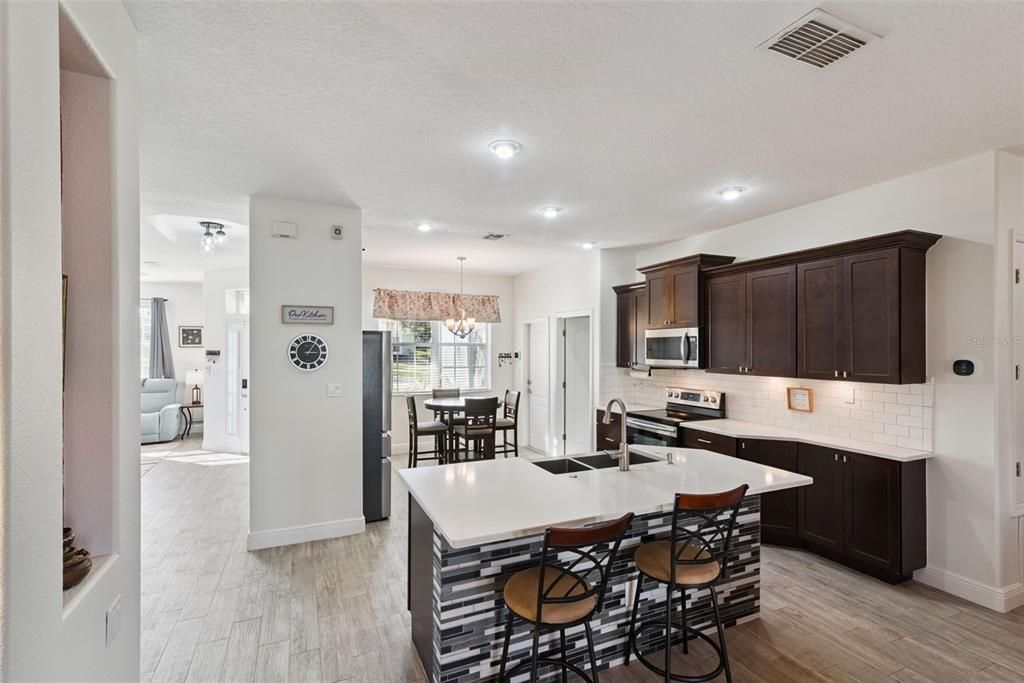 На продажу: $449,000 (4 спален, 3 ванн, 2057 Квадратных фут)