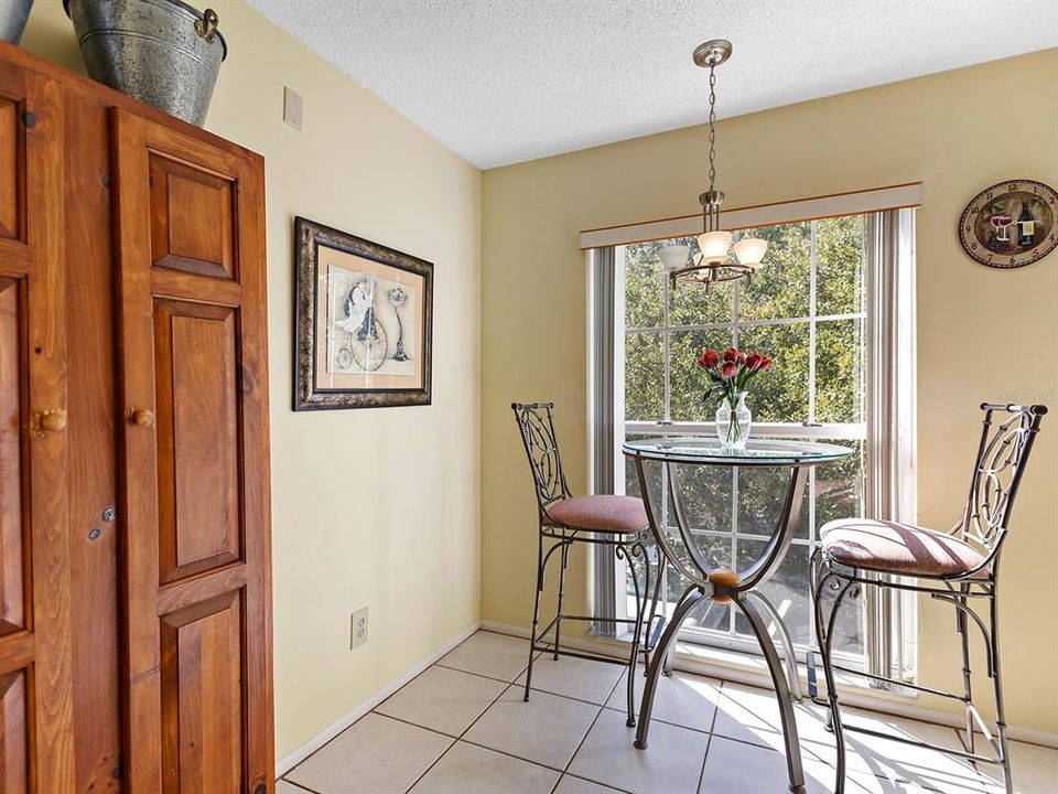 待售: $287,000 (2 贝兹, 2 浴室, 1182 平方英尺)