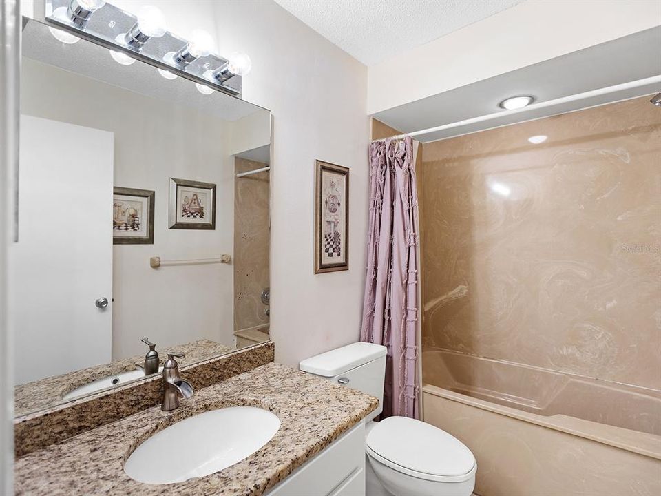 待售: $287,000 (2 贝兹, 2 浴室, 1182 平方英尺)