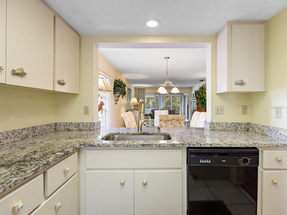 待售: $287,000 (2 贝兹, 2 浴室, 1182 平方英尺)