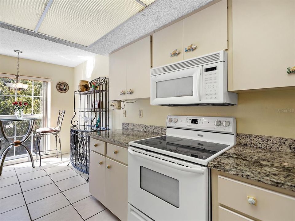 待售: $287,000 (2 贝兹, 2 浴室, 1182 平方英尺)