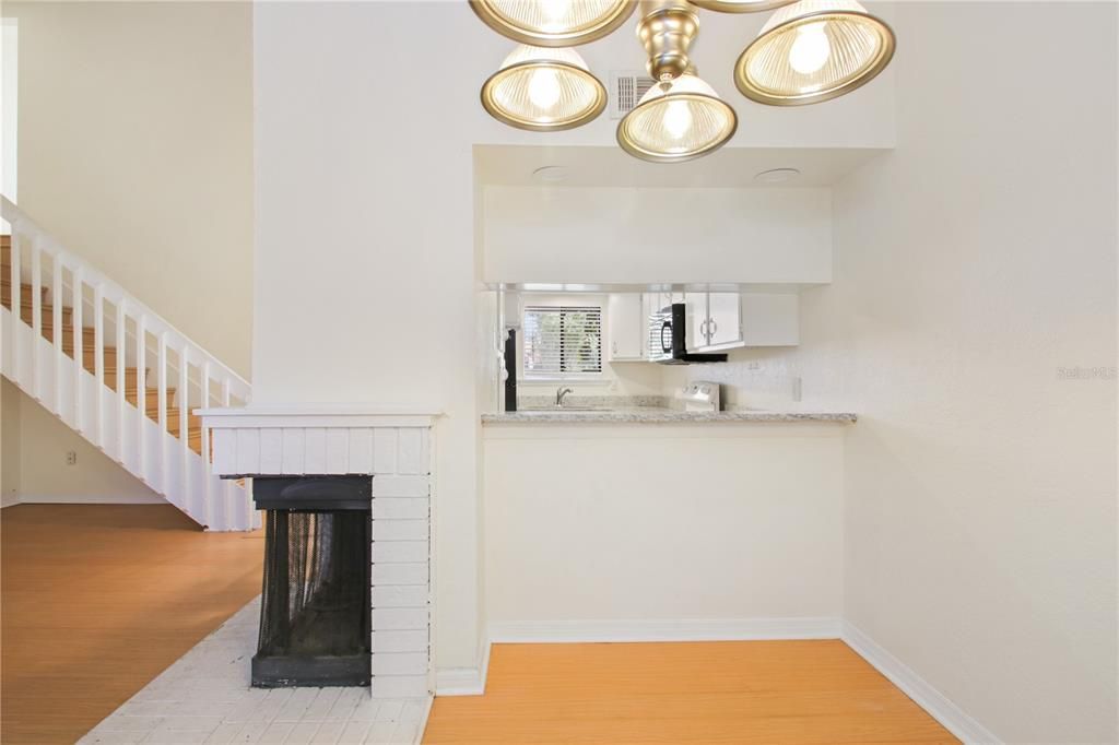 На продажу: $199,900 (2 спален, 2 ванн, 1120 Квадратных фут)