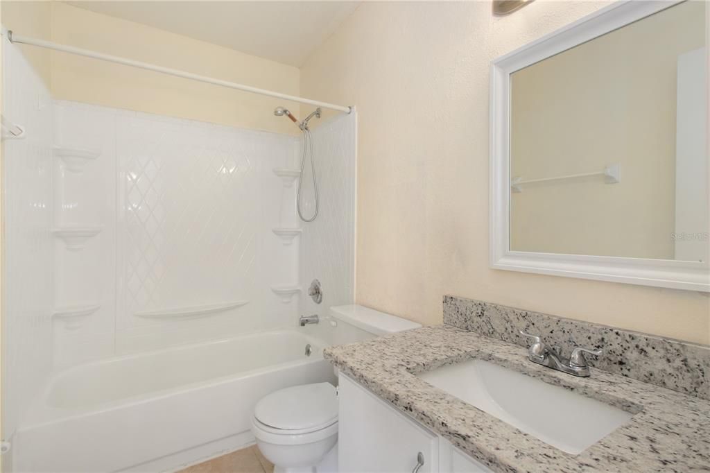 На продажу: $199,900 (2 спален, 2 ванн, 1120 Квадратных фут)