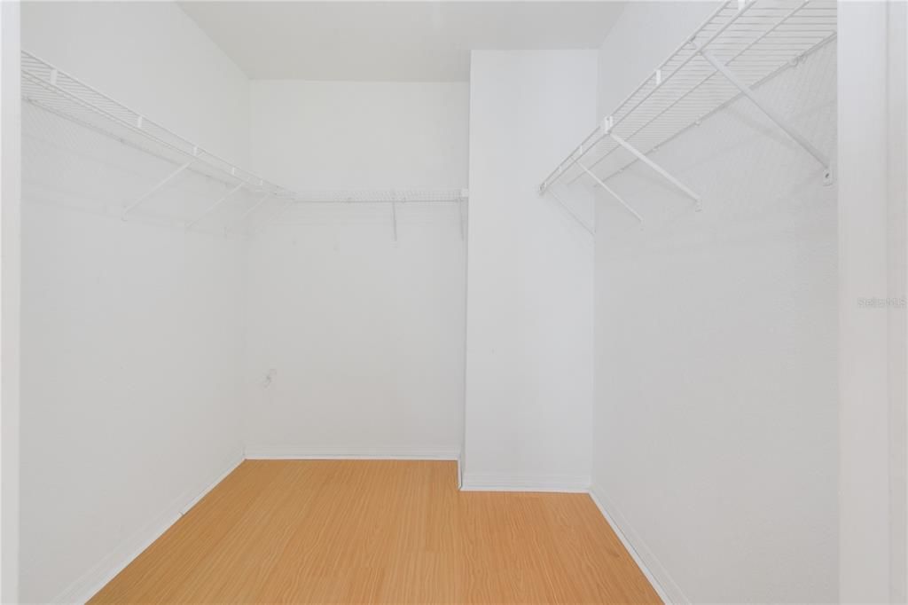 На продажу: $199,900 (2 спален, 2 ванн, 1120 Квадратных фут)