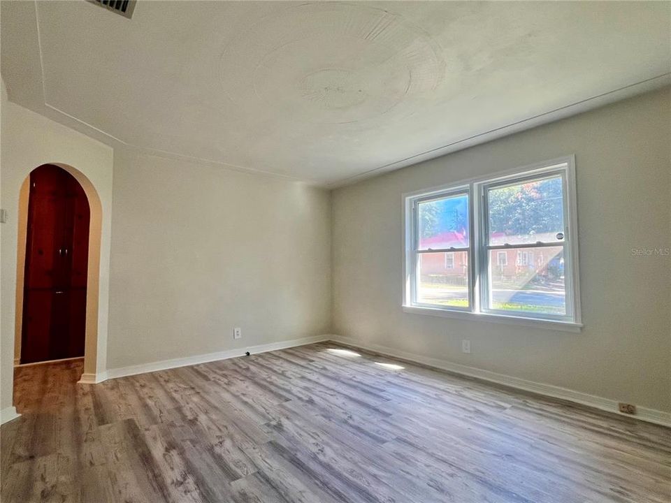 出租: $1,425 (2 贝兹, 1 浴室, 1248 平方英尺)