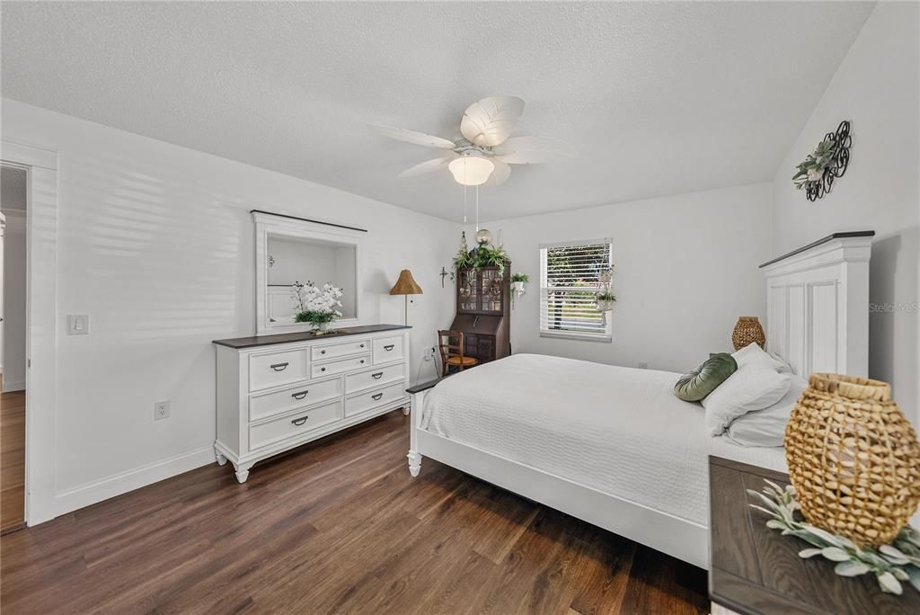 На продажу: $274,900 (2 спален, 2 ванн, 1066 Квадратных фут)