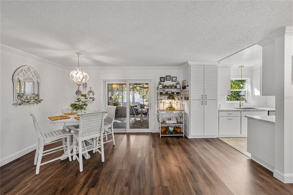 На продажу: $274,900 (2 спален, 2 ванн, 1066 Квадратных фут)