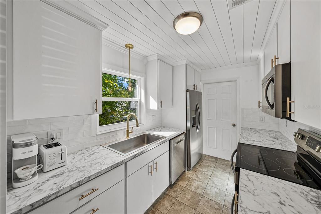 На продажу: $274,900 (2 спален, 2 ванн, 1066 Квадратных фут)