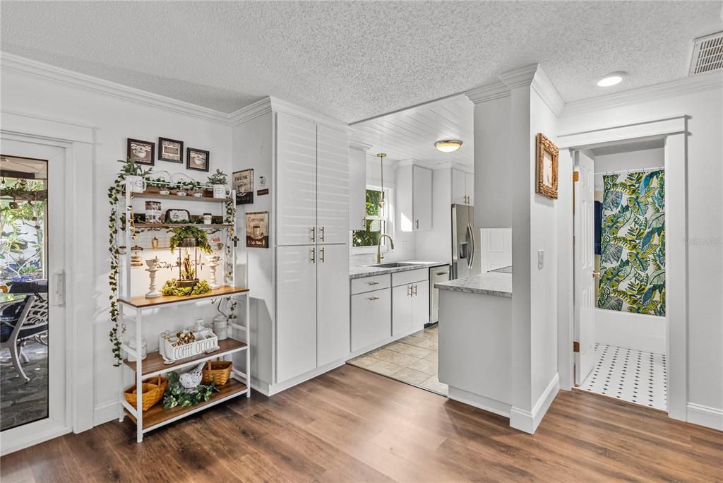 На продажу: $274,900 (2 спален, 2 ванн, 1066 Квадратных фут)