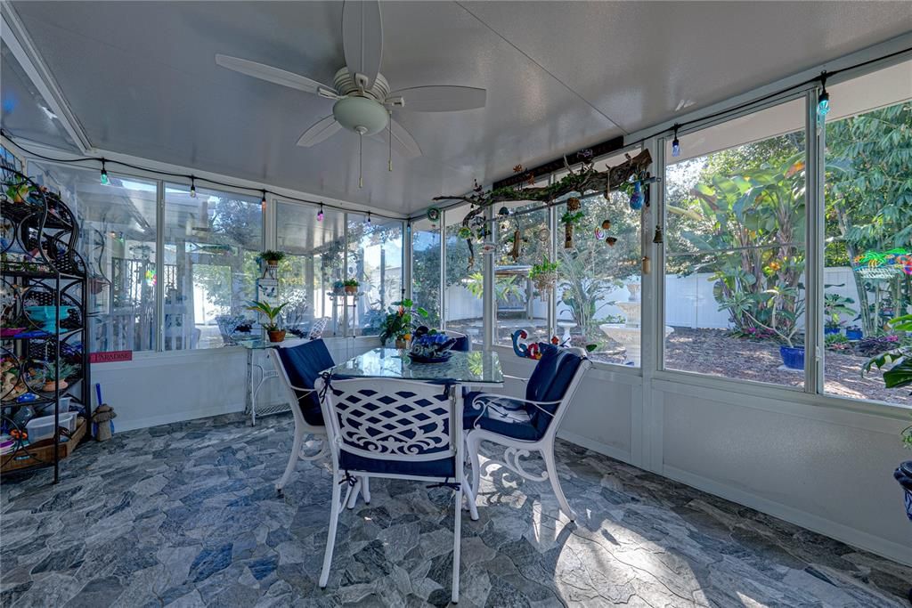 На продажу: $274,900 (2 спален, 2 ванн, 1066 Квадратных фут)