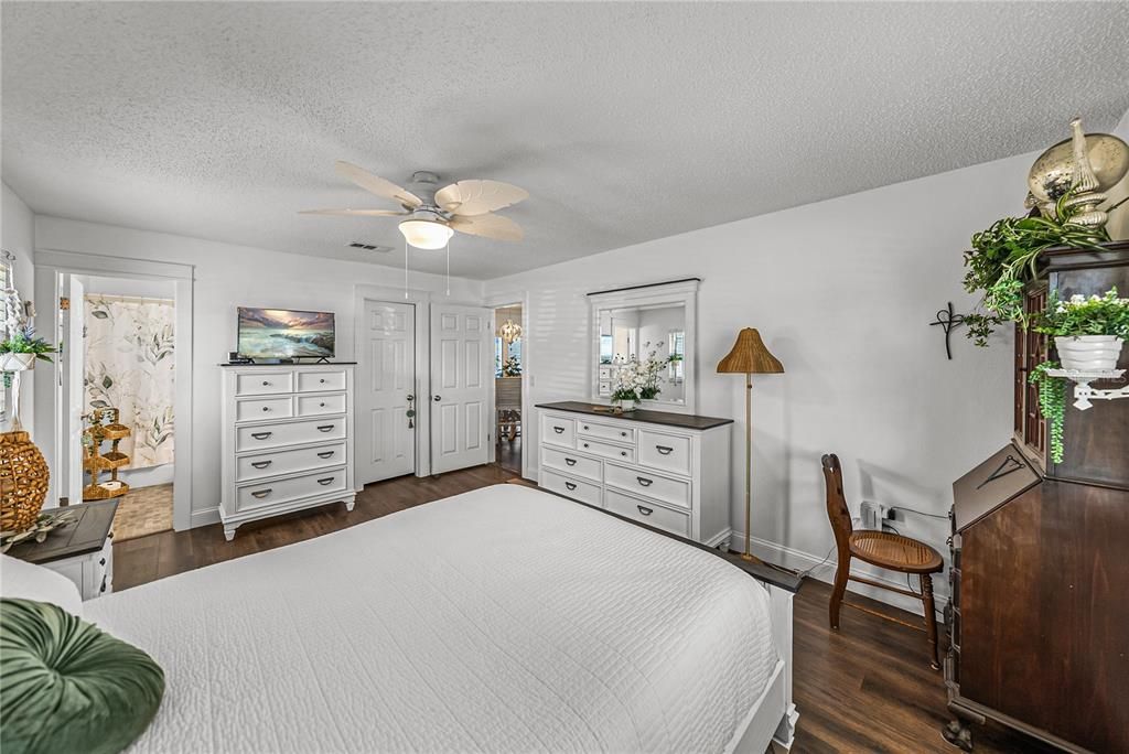 На продажу: $274,900 (2 спален, 2 ванн, 1066 Квадратных фут)