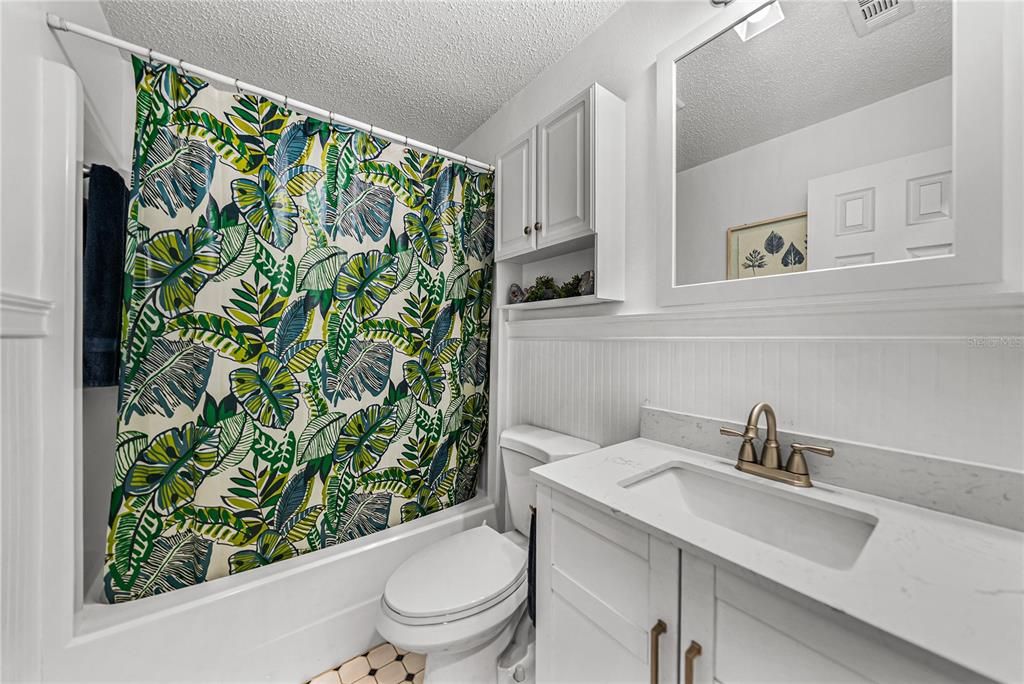 На продажу: $274,900 (2 спален, 2 ванн, 1066 Квадратных фут)