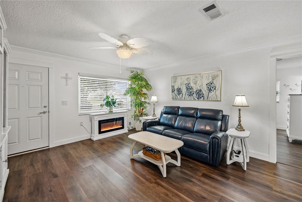 На продажу: $274,900 (2 спален, 2 ванн, 1066 Квадратных фут)