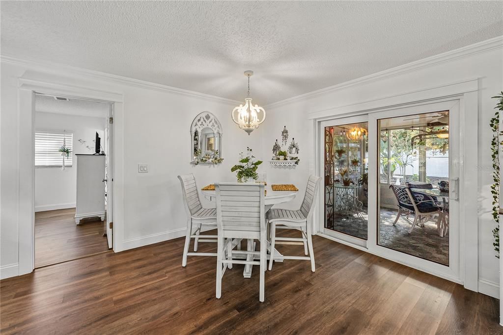 На продажу: $274,900 (2 спален, 2 ванн, 1066 Квадратных фут)