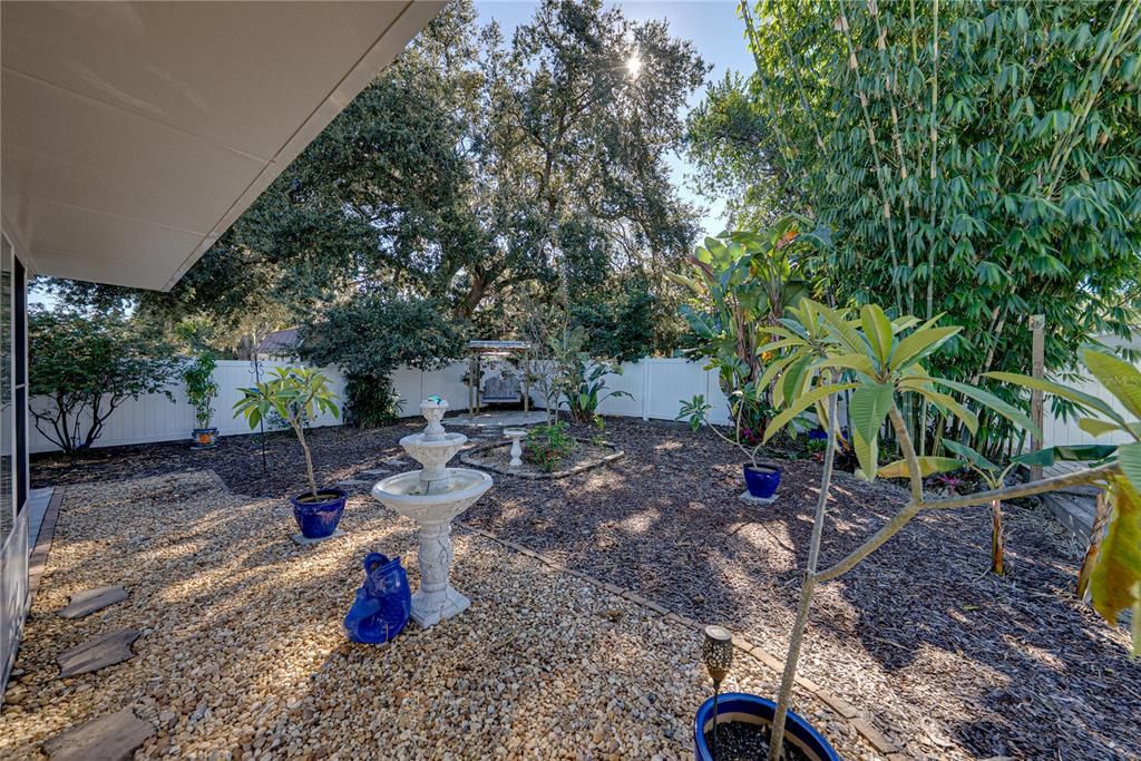 На продажу: $274,900 (2 спален, 2 ванн, 1066 Квадратных фут)