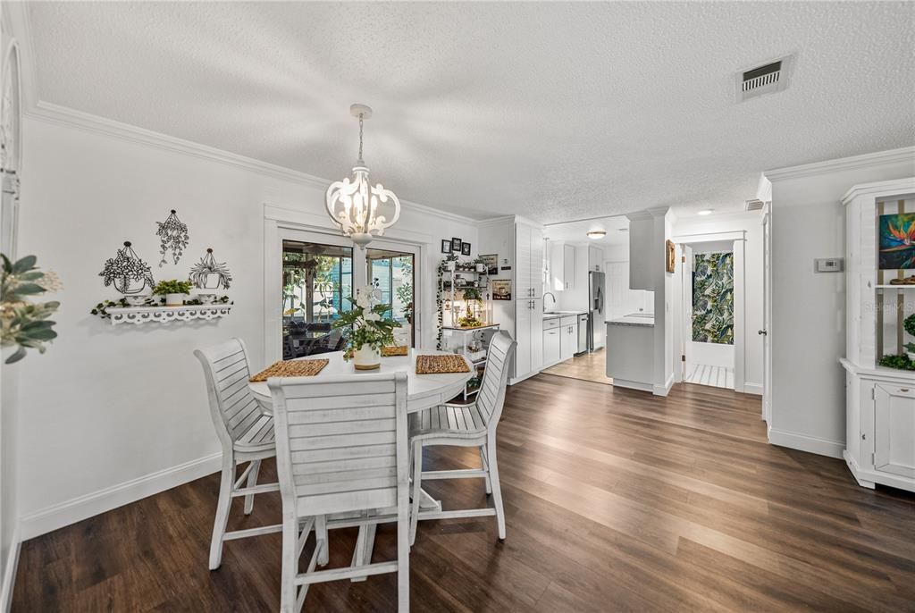 На продажу: $274,900 (2 спален, 2 ванн, 1066 Квадратных фут)