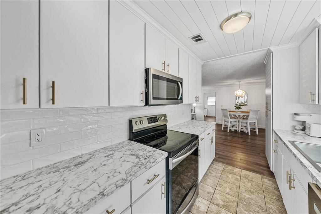 На продажу: $274,900 (2 спален, 2 ванн, 1066 Квадратных фут)