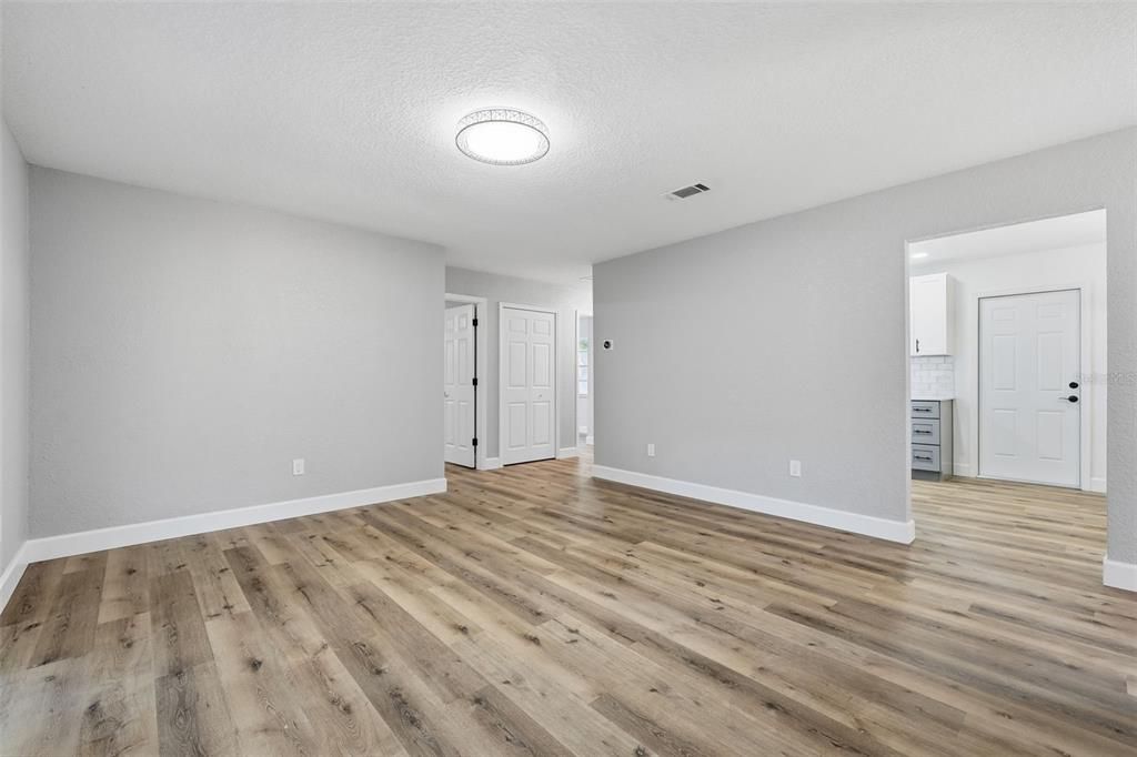 待售: $316,900 (4 贝兹, 2 浴室, 1430 平方英尺)