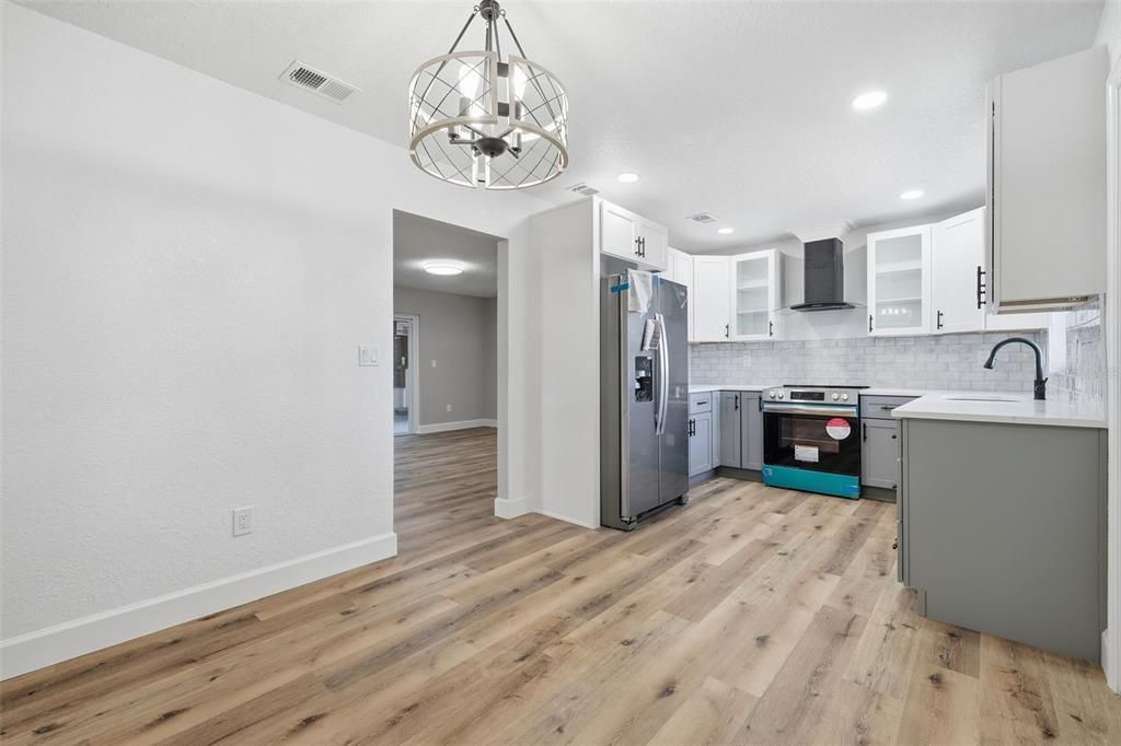 待售: $316,900 (4 贝兹, 2 浴室, 1430 平方英尺)