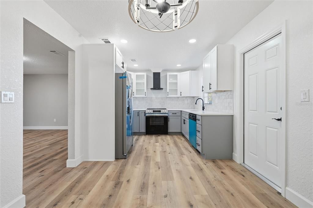 待售: $316,900 (4 贝兹, 2 浴室, 1430 平方英尺)