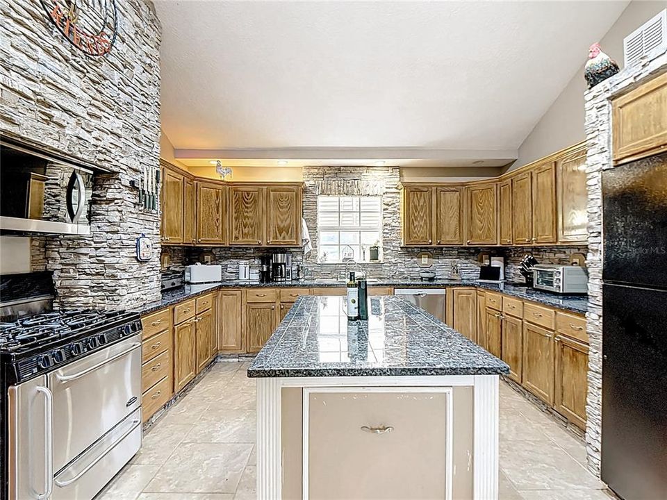 Active With Contract: $450,000 (3 beds, 1 baths, 2145 Square Feet)