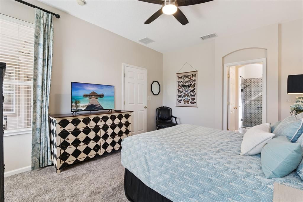 Active With Contract: $320,000 (2 beds, 2 baths, 1446 Square Feet)