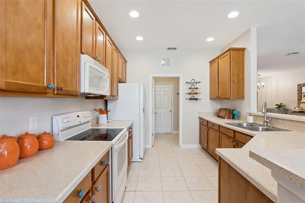 Active With Contract: $320,000 (2 beds, 2 baths, 1446 Square Feet)