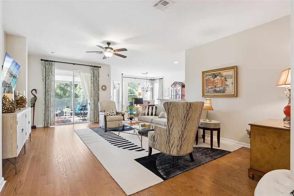 Active With Contract: $320,000 (2 beds, 2 baths, 1446 Square Feet)